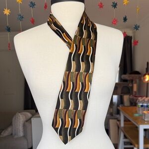 Geometric Patterned Silk Tie